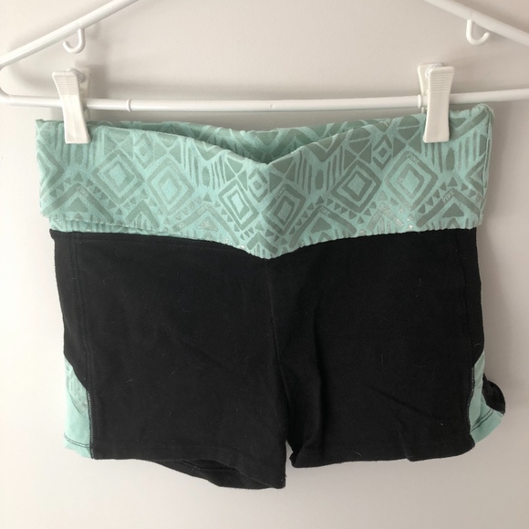 athletic shorts - Picture 2 of 2